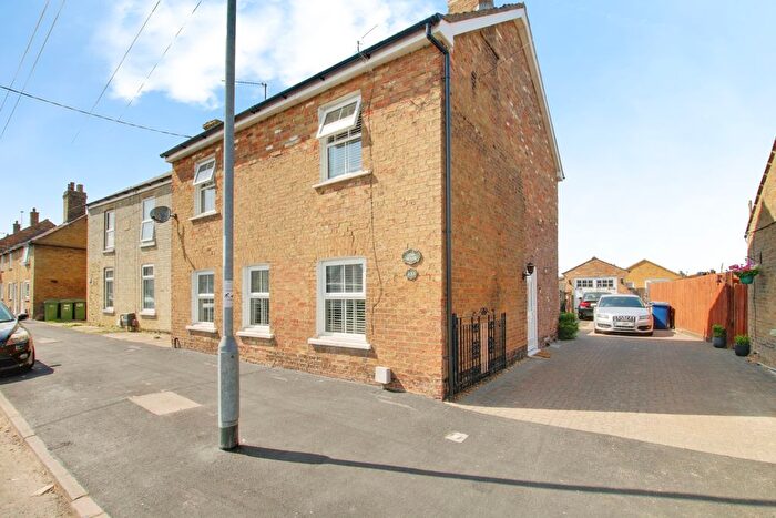 4 Bedroom Detached House For Sale In New Road, Chatteris, PE16
