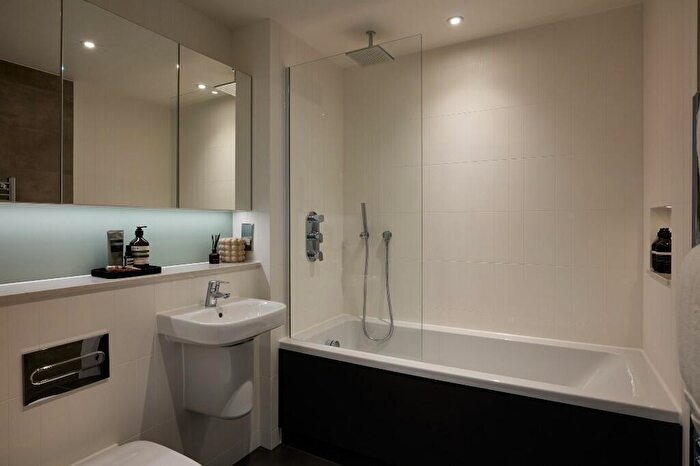 3 Bedroom Flat To Rent In Flat, Swan Street, Manchester, Greater Manchester, M4