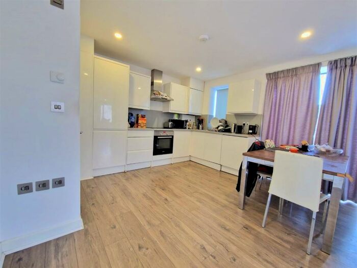 3 Bedroom Flat To Rent In Butchers Road, London, E16