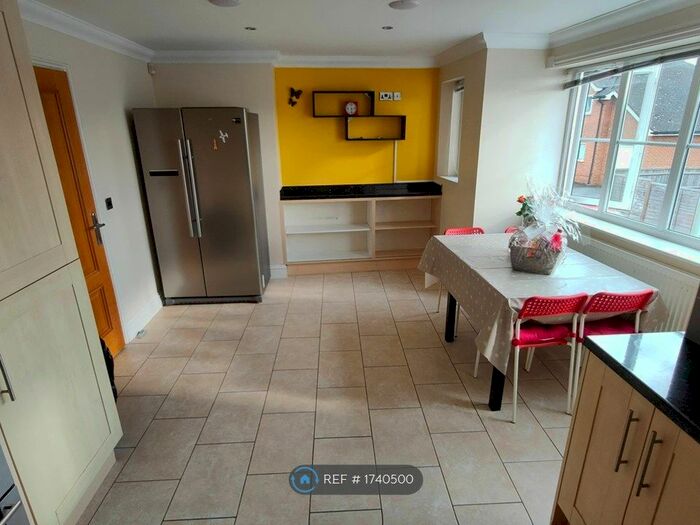 4 Bedroom Flat To Rent In Palmerstone Place, Earley, Reading, RG6