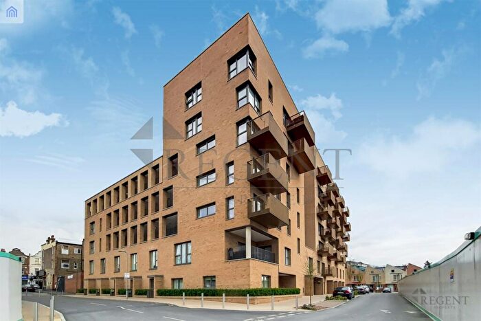 2 Bedroom Apartment To Rent In Shearwater Dr, Hendon Waterside, NW9