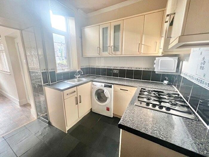 2 Bedroom Property To Rent In Bath Place, Halifax, HX3