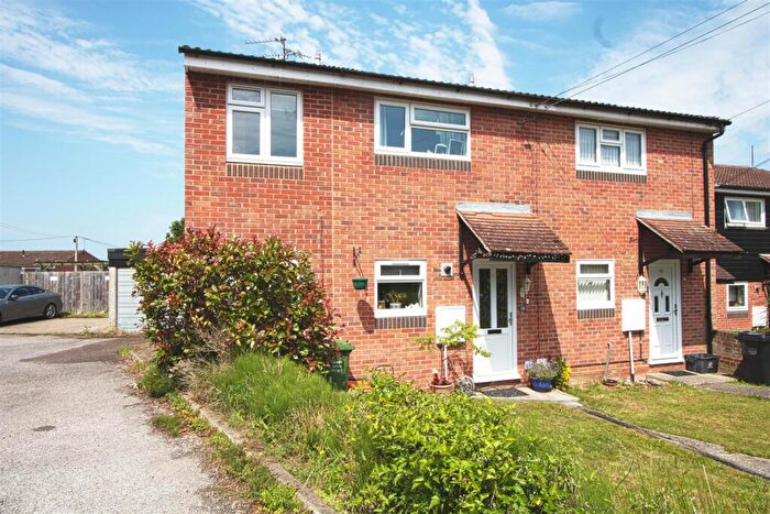 3 Bedroom End Of Terrace House For Sale In The Foxgloves, Billericay, CM12