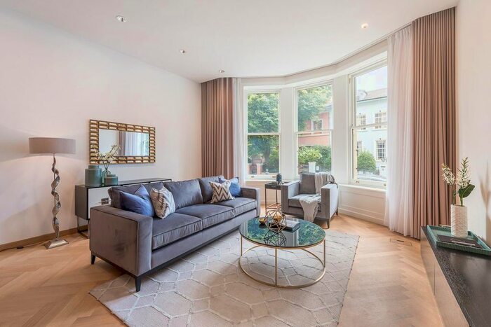 2 Bedroom Flat To Rent In Victoria Road, London, W8