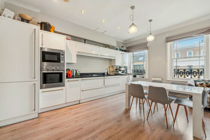 3 Bedroom Flat To Rent In Milner Square, Islington, N1