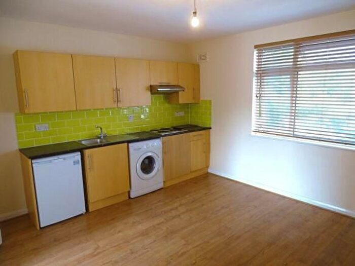 1 Bedroom Flat To Rent In Darkes Lane, Potters Bar, EN6