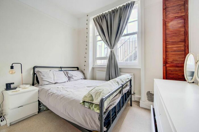 1 Bedroom Flat For Sale In Challoner Street, Barons Court, London, W14