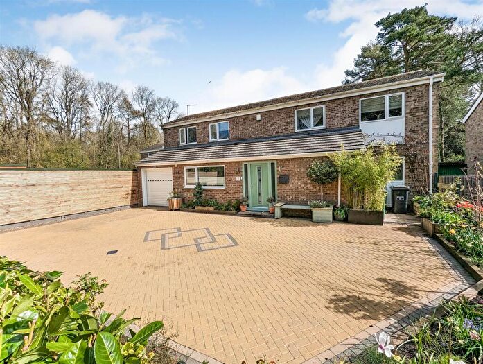 4 Bedroom Detached House For Sale In Dunedin Road, Corby, NN18