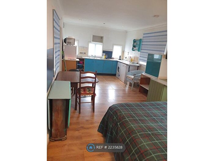 Studio To Rent In Hendford Grove, Yeovil, BA20