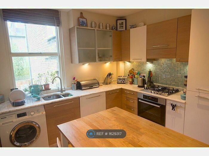 2 Bedroom Flat To Rent In Shakespeare Road, London, SE24