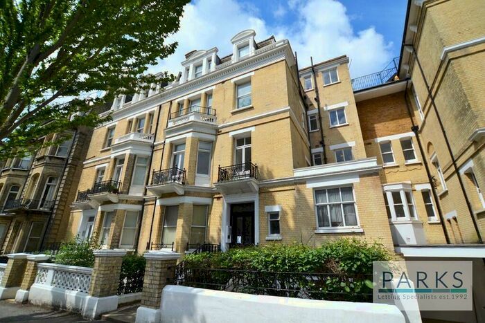 2 Bedroom Apartment To Rent In First Avenue, Hove, BN3