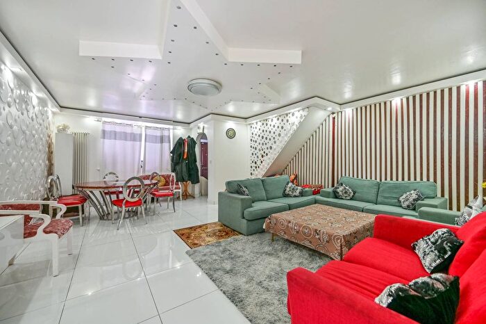 5 Bedroom Semi-detached House For Sale In Westbourne Road, Feltham, TW13