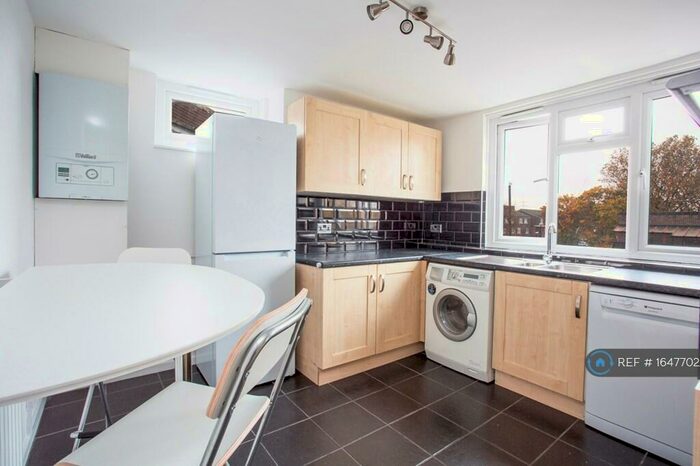 3 Bedroom Flat To Rent In Hoskins Close, London, E16