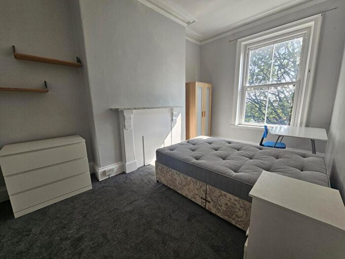 4 Bedroom House To Rent In Moorland Road, Leeds, LS6