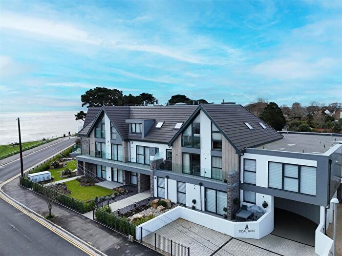 2 Bedroom Apartment To Rent In Southcliffe Road, Christchurch, BH23