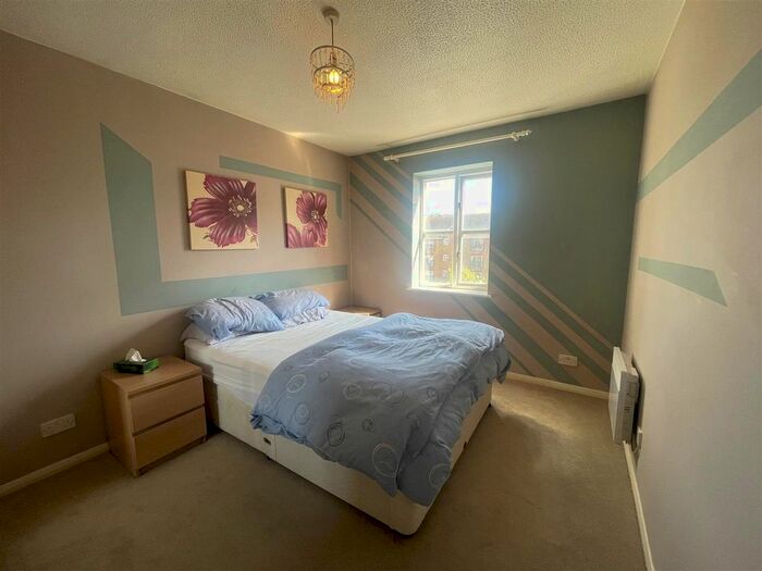 2 Bedroom Flat To Rent In Timber Court, Grays, RM17