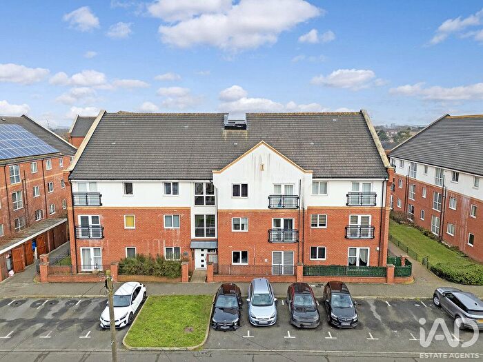 1 Bedroom Flat For Sale In Brook Mead, Basildon, SS15