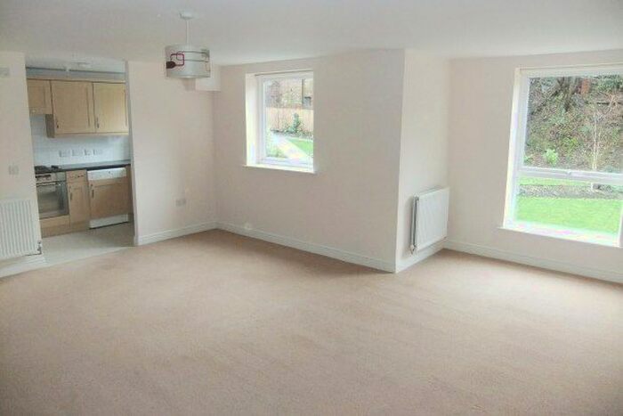 2 Bedroom Flat To Rent In Jackwood Way, Tunbridge Wells, TN1