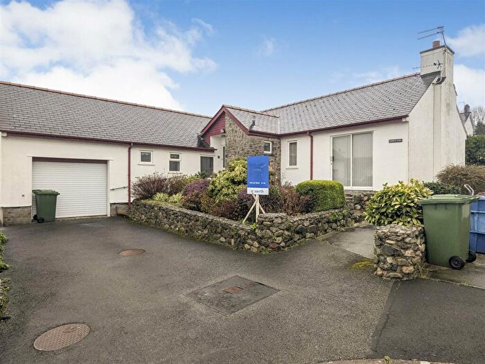 4 Bedroom Detached Bungalow For Sale In Ala Las, Caernarfon, LL55