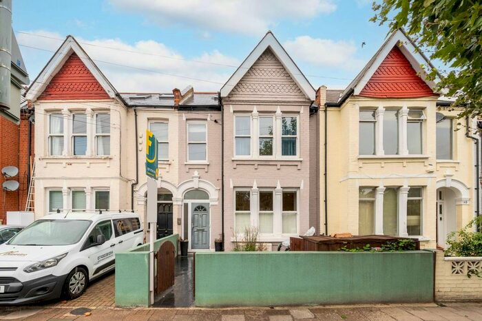 3 Bedroom Flat To Rent In Church Lane, Tooting Bec, London, SW17