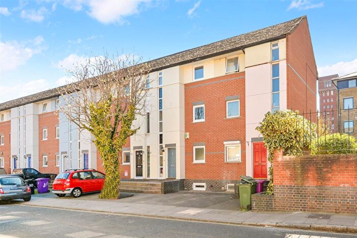 4 Bedroom Terraced House To Rent In Blondin Street, London, E3