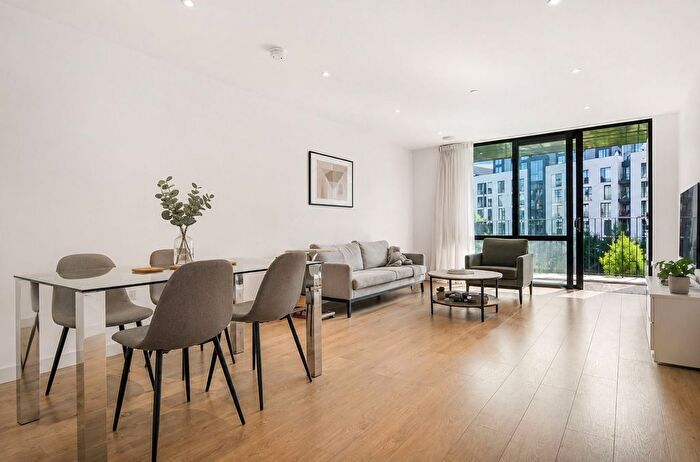 3 Bedroom Flat For Sale In New Garden Quarter, Queen Elizabeth Olympic Park, E15