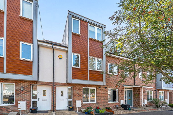 3 Bedroom Terraced House For Sale In John Hunt Drive, Basingstoke, RG24