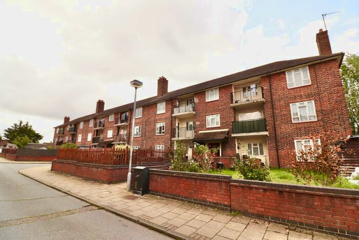 2 Bedroom Flat To Rent In Broxburn Drive, South Ockendon, RM15