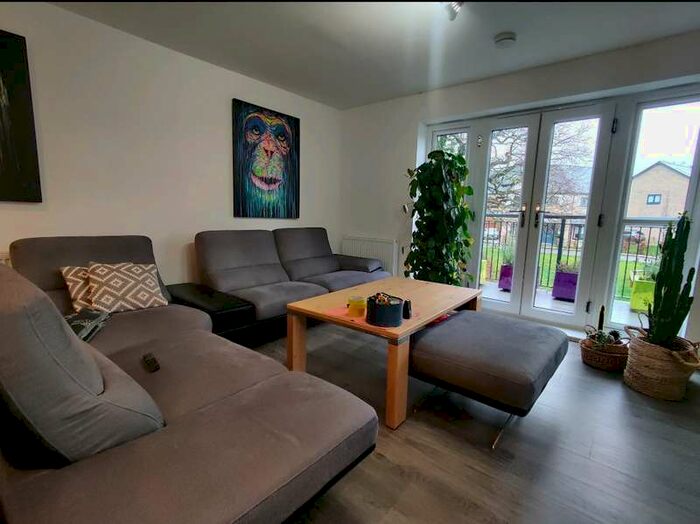 2 Bedroom Apartment To Rent In Johnstone Close, RG12