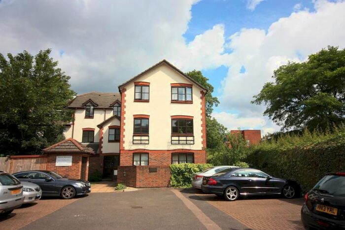 1 Bedroom Flat To Rent In St. Saviours Place, Leas Road, Guildford, GU1