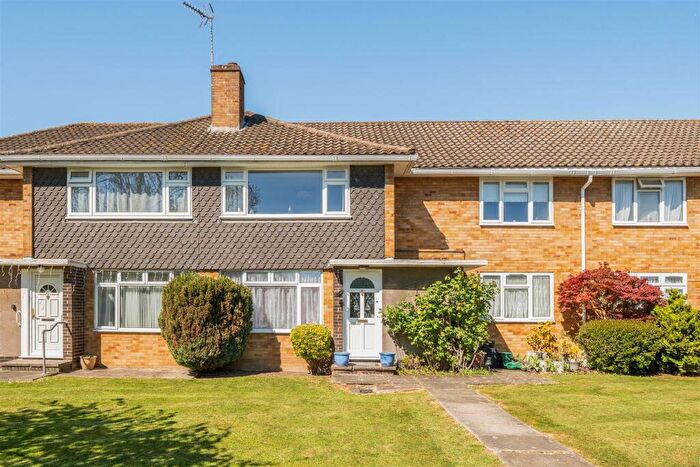2 Bedroom Maisonette For Sale In Salmon Street, London, NW9