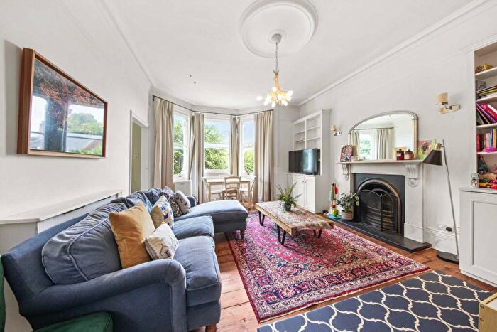 3 Bedroom Flat For Sale In Cromwell Avenue, Highgate, N6