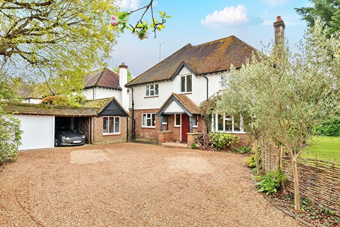 4 Bedroom Detached House For Sale In Oak Road, Cobham, KT11