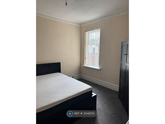 4 Bedroom Semi-detached House To Rent In Stockport Road, Manchester, M19