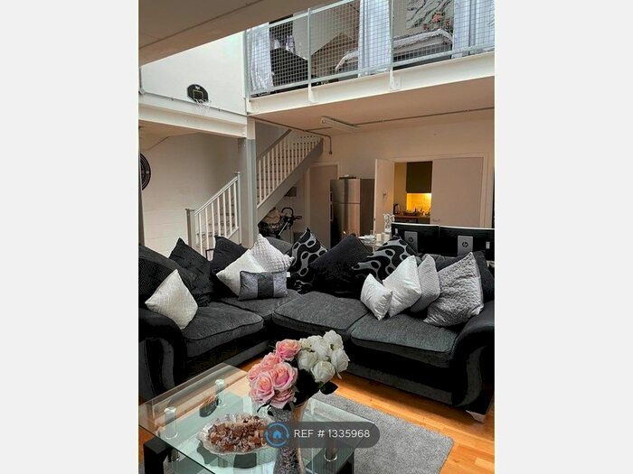 1 Bedroom Flat To Rent In Dunster Way, Wallington, SM6