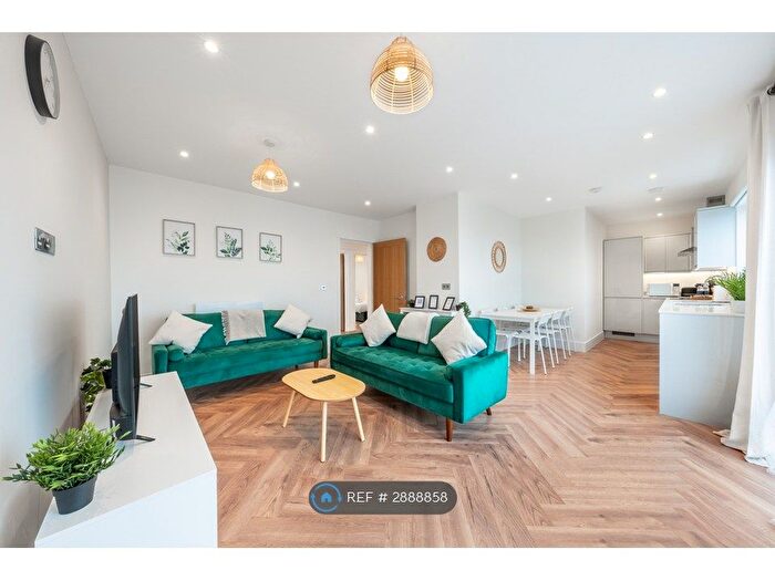 2 Bedroom Flat To Rent In Solomons Hill, Rickmansworth, WD3
