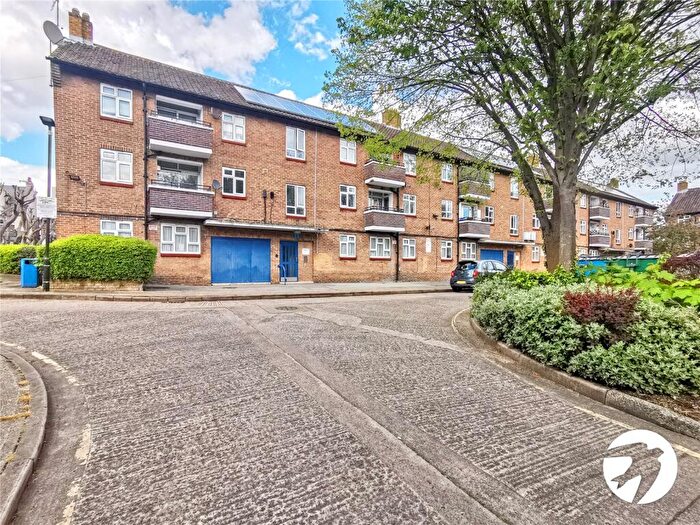 2 Bedroom Flat To Rent In John Newton Court, Welling, DA16