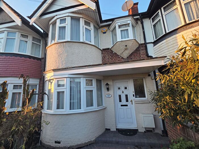 3 Bedroom Semi Detached House To Rent In Harrow, HA2