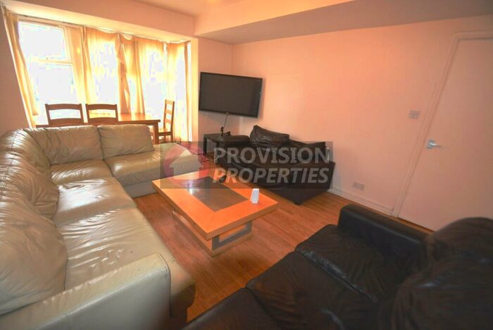 6 Bedroom Terraced House To Rent In Estcourt Avenue, Headingley, Leeds, LS6