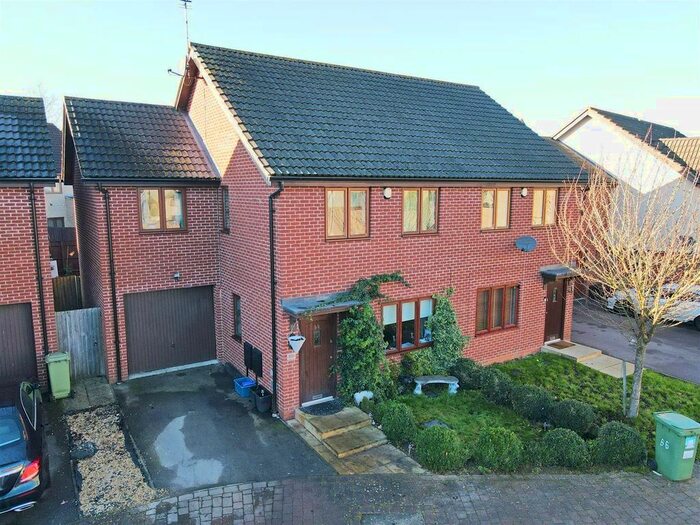 4 Bedroom Semi-Detached House To Rent In Laxfield Drive, Broughton, Milton Keynes, MK10