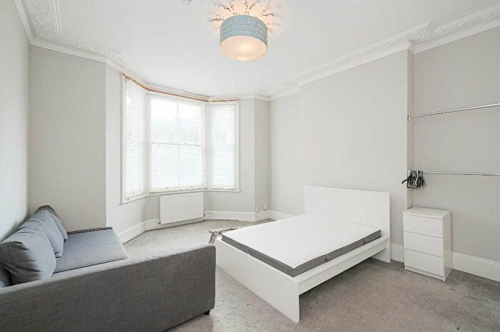 2 Bedroom Flat To Rent In Farringdon Road, London, EC1R