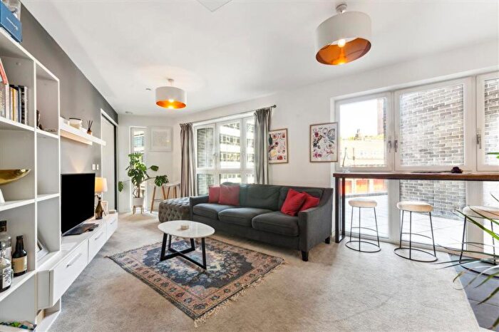 2 Bedroom Flat For Sale In Commercial Road, Aldgate East, E1