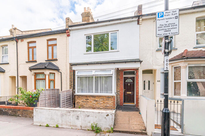 3 Bedroom Terraced House For Sale In Woodcroft Road, Thornton Heath, CR7