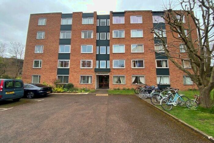 2 Bedroom Flat To Rent In Marlborough Court, Cambridge, CB3