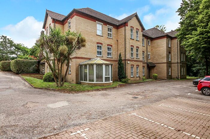 2 Bedroom Flat For Sale In Midanbury Lane, Bitterne Park, SO18