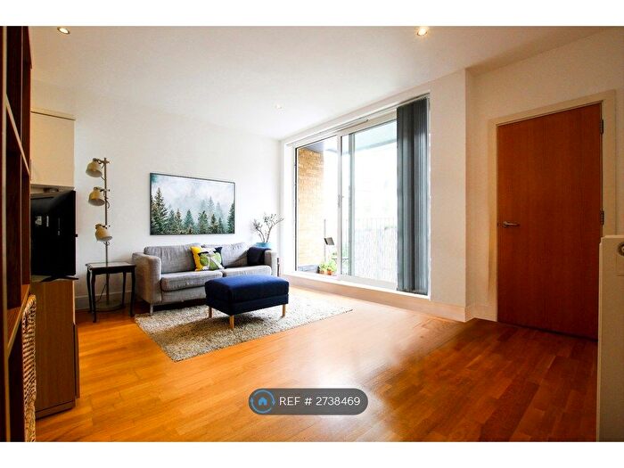 1 Bedroom Flat To Rent In Hamond Square, London, N1