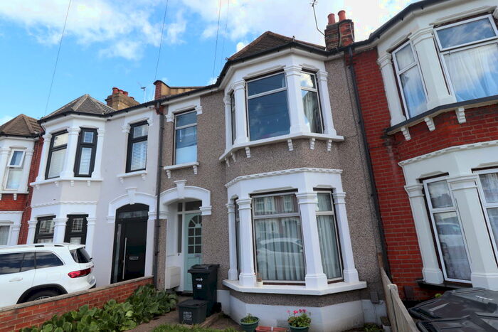 1 Bedroom Apartment To Rent In Seven Kings, IG3