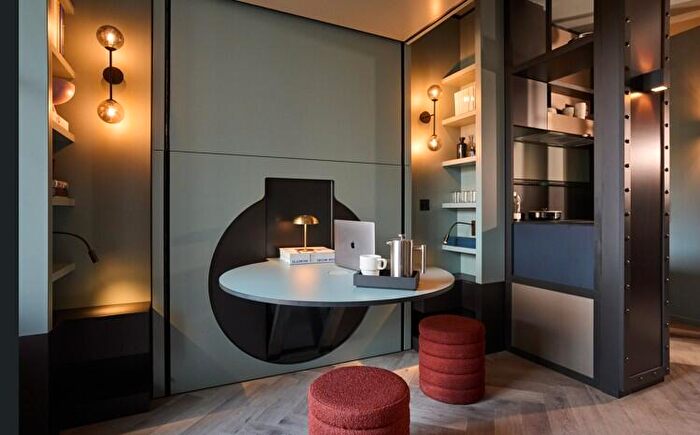 Studio To Rent In Haydon Way, London, SW11