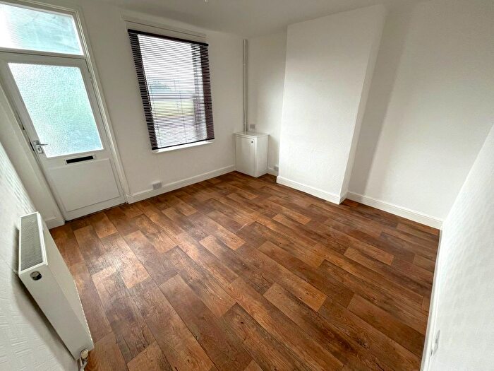 3 Bedroom End Of Terrace House To Rent In Main Street, Shirebrook, Mansfield, NG20