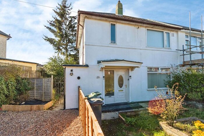 3 Bedroom Semi Detached House For Sale In Easdale Road, Leeds, LS14